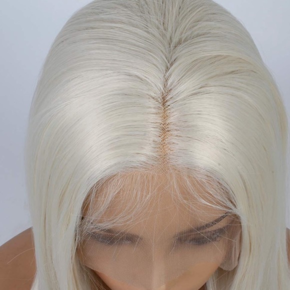?24” BLONDE STRAIGHT LACE FRONT WIG? *NWT*
?? main image 7